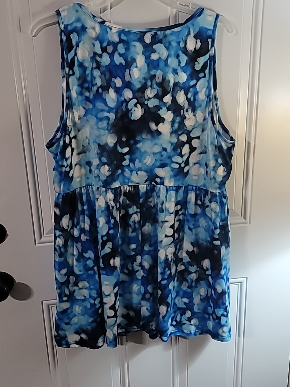 Blue Floral Tie-Dye Plus Size Sleeveless Top - Picture 4 of 5